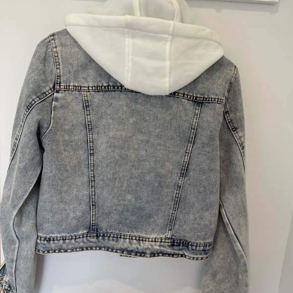 Jeans jacket with removable hoodie - Picture 3 of 7